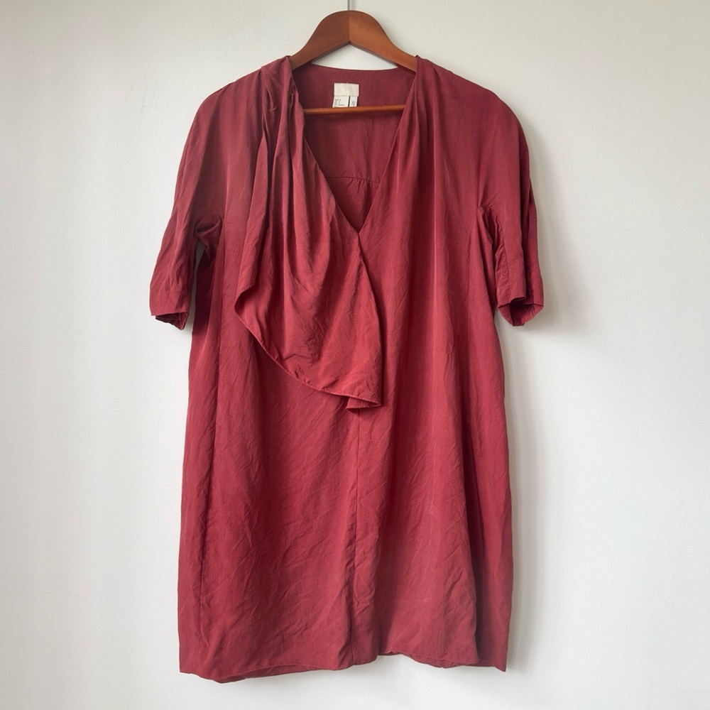 H&M | DRAPEY V-NECK ASYMMETRICAL SHOULDER RUFFLE SHIRT MINI DRESS (ANCIENT RED)